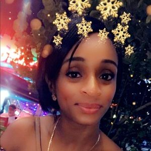 Meet your Posher, Ahrecia